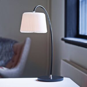LE KLINT Snowdrop – stolní lampa stínidlo plast