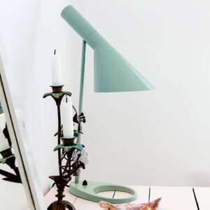 Louis Poulsen AJ - stolní lampa, petrolej